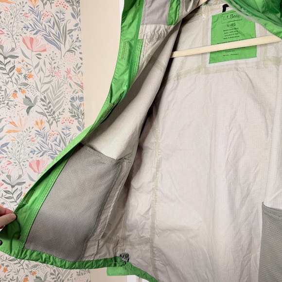 L.L. Bean Mens Green Hooded Rain Jacket Size Medium FLAWED - Picture 7 of 11